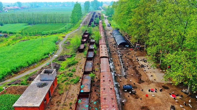 隨著汽車等新型運輸方式的出現(xiàn)，窄軌小火車逐漸轉(zhuǎn)為貨運直至完全停止運行。