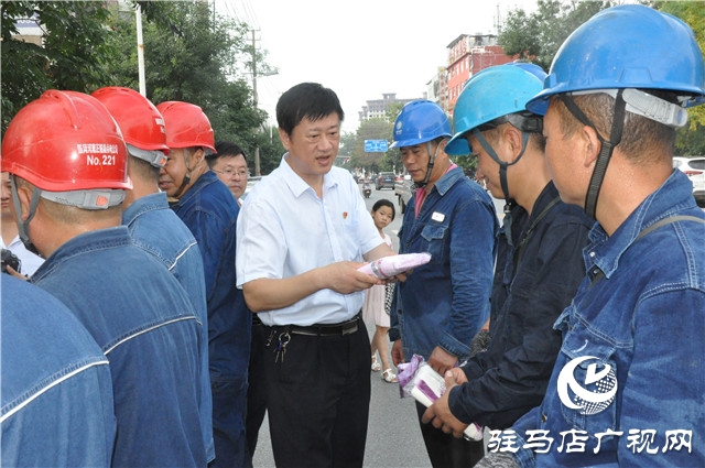 正陽縣總工會：“清涼”送給一線戶外勞動者