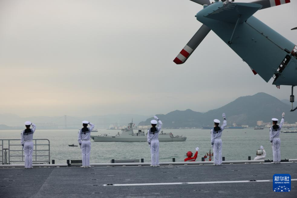 海軍艦艇編隊圓滿完成訪問香港活動返航