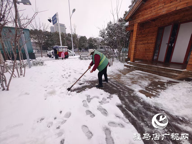 駐馬店經(jīng)濟(jì)開(kāi)發(fā)區(qū)城管局：浴“雪”奮戰(zhàn)共發(fā)力 掃雪除冰護(hù)出行